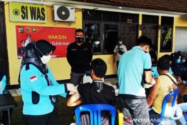 Police vaccinate 3,934 HST residents