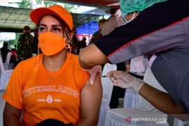 FOTO - Serbuan Vaksinasi COVID-19 Massal Ambon