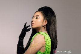 Thavita rilis lagu bertajuk "Kuat", berikan semangat untuk wanita