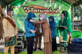 Sri Huriyati Hadi bunda asuh Nanang Galuh Balangan