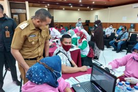 OJK Sumbar targetkan 1.500 pelaku industri jasa keuangan divaksin COVID-19