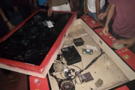 Puluhan warga Tanjung Pura datangi lokasi perjudian tembak ikan, satu dihancurkan
