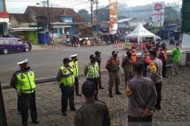 Satgas ancam sanksi bagi warga berkerumun