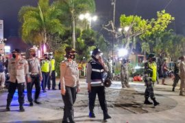 Tim gabungan tingkatkan patroli  awasi mobilitas warga di Jember