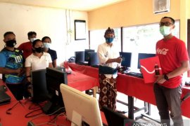 CCEP Indonesia bantu kendaraan operasional pengelolaan sampah pada PKBM di Karangasem