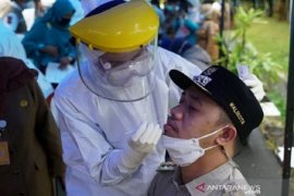 Untuk mengetahui kesehatan pegawai, 1.000 orang ASN Bukittinggi jalani "Tes Swab PCR"