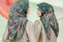 "The Xanadu Series" kolaborasi Buttonscarves x RiaMiranda