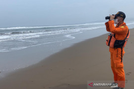 Belum ditemukan, tiga nelayan korban kapal terbalik di perairan Garut