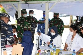 Danrem tinjau pelaksanaan vaksinasi di pulau terpencil