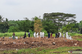 Total 820 jenazah pasien COVID-19 dimakamkan di TPU Buniayu Tangerang