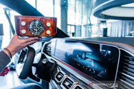 Museum Mercedes-Benz Inside 32/2021 pamerkan radio pada mobil lawas