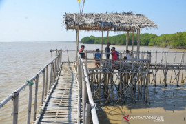Pemkab Karawang tegaskan semua tempat wisata tutup selama PPKM Mikro
