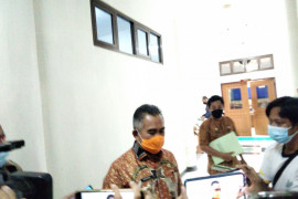 Para pelaku perjalanan masuk Tarakan diambil sampelnya secara acak