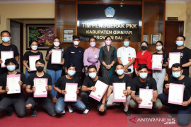 Lima pemuda Gianyar buka usaha warung kopi setelah pelatihan barista