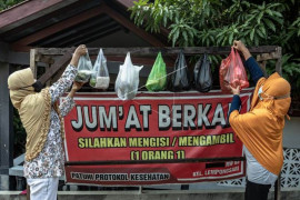 Sembako gratis untuk warga terdampak pandemi COVID-19