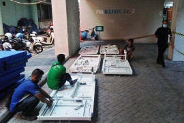 Bantu layanan, Pemprov Jatim kirim puluhan tempat tidur ke RSKI Unair