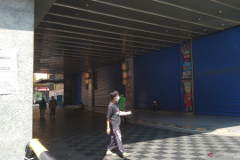Pasar Tanah Abang lengang