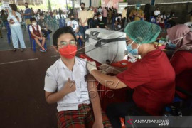 Vaksinasi COVID-19 Anak Sekolah Di Manado Page 1 Small
