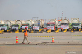 Indonesia's SOEs distribute 27 tank containers of oxygen to hospitals