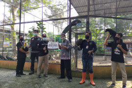 ACT-MRI kirim bantuan pakan satwa koleksi Taman Wisata Umbul Madiun
