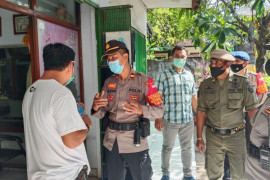 Satgas Denpasar tutup empat usaha saat PPKM Darurat