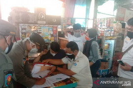 Satpol PP gencar tertibkan penggunaan masker di pasar tradisional