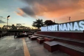 Taman Teras Parit Nanas sajikan pemandangan sungai di bawah Jembatan Landak