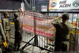 Satgas tutup tempat usaha langgar PPKM mikro di Medan