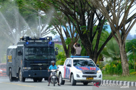 Polda Kaltara Laksanakan Penyemprotan Disinfektan di Bulungan