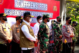 Panglima TNI dan Kapolri Tinjau Serbuan Vaksinasi di Solo