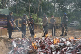 Bea Cukai Langsa musnahkan satu juta batang rokok ilegal