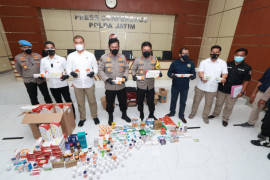 Polda Jatim sita 43 jenis obat dan vitamin penanganan COVID-19 yang dijual ilegal