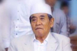 Pengasuh Pesantren Ploso Kediri KH Zainuddin Djazuli wafat