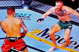 Patah kaki, McGregor kalah TKO dua kali lawan Poirier