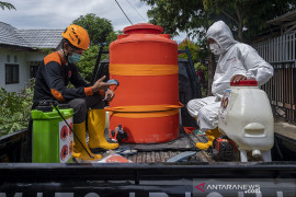 Penyemprotan Disinfektan di Lingkungan Perumahan Page 1 Small