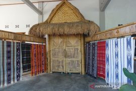 Desa Wisata Tenun Sukarara masih minim pengunjung
