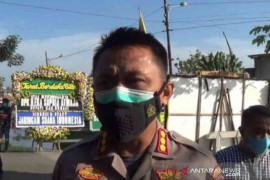 Ratusan aparat siaga di rumah duka Bupati Bekasi Eka