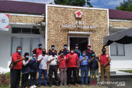 PMI Pasbar kirimkan 12 orang relawan mengikuti pelatihan tanggap daruratCOVID-19