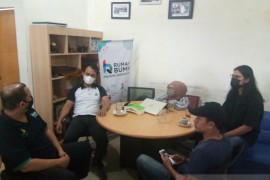 Khusus Senin, pelayanan AKS Coffee gunakan bahasa inggris