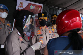 Polres Pelabuhan tambah dosis untuk vaksinasi "Drive Thru"