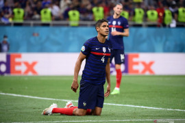 MU sedikit lagi capai kesepakatan dengan Raphael Varane