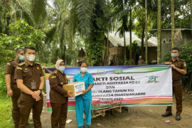 Kejaksaan Negeri Langkat Cabang Pangkalan Brandan bagi sembako