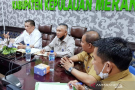 Bupati Meranti janjikan anak Suku Akit jadi bidan dan perawat