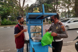 Satlantas Polresta Jambi imbau pedagang kaki lima patuhi PPKM