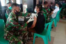 Yonif 645/Gardatama vaksinasi massal sasar pekerja migran