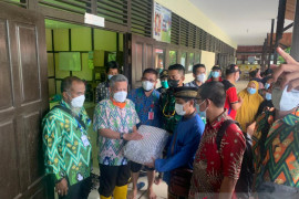 Kubu Raya salurkan bantuan 12 ton beras untuk korban banjir