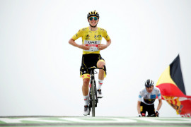 Pogacar pegang kendali juarai etape 17,  perlebar jarak di klasemen