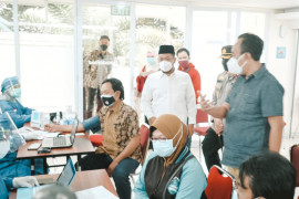 Pemkab Gresik dorong perusahaan gelar pelayanan vaksinasi COVID-19