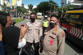 Polisi bubarkan paksa aksi tolak PPKM Mikro di Ambon, begini penjelasannya