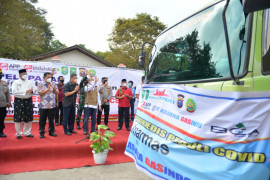 Gubri lepas dua truk pembawa oksigen cair untuk kebutuhan medis